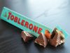 Toblerone sóskaramellás tejcsokoládé mézzel és mandulával 100g